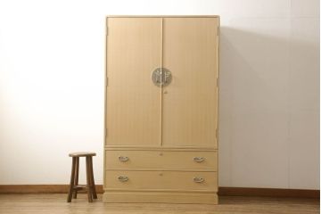 中古　鶴・松・梅をモチーフにした金具が雅やかな総桐箪笥(並厚、桐たんす、和タンス、着物箪笥、衣装箪笥、引き出し、チェスト)(R-055038)