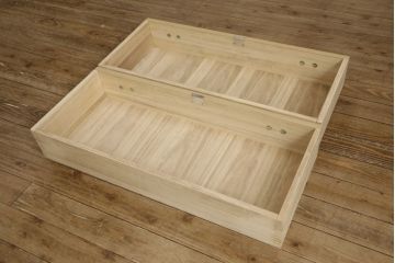 中古　鶴・松・梅をモチーフにした金具が雅やかな総桐箪笥(並厚、桐たんす、和タンス、着物箪笥、衣装箪笥、引き出し、チェスト)(R-055038)