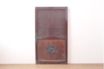 和製アンティーク　枠ヒノキ材(檜)・板ケヤキ材(欅)　巾着をモチーフにした金具が目を引く格子蔵戸1枚(玄関戸、引き戸、建具)(R-055040)