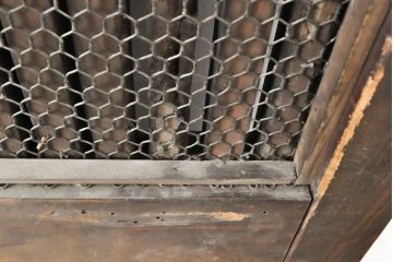 和製アンティーク　枠ヒノキ材(檜)・板ケヤキ材(欅)　巾着をモチーフにした金具が目を引く格子蔵戸1枚(玄関戸、引き戸、建具)(R-055040)