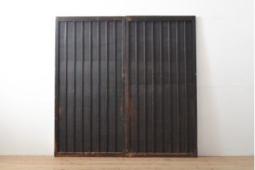 アンティーク建具　重厚な佇まいの格子板戸2枚セット(引き戸、建具)(R-055079)