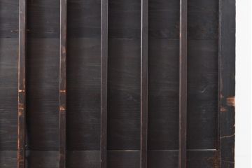 アンティーク建具　重厚な佇まいの格子板戸2枚セット(引き戸、建具)(R-055079)