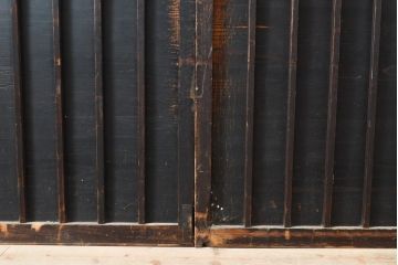 アンティーク建具　重厚な佇まいの格子板戸2枚セット(引き戸、建具)(R-055079)