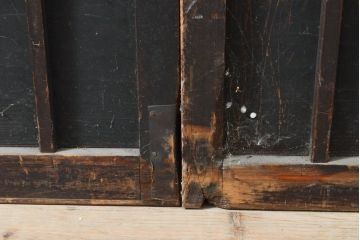 アンティーク建具　重厚な佇まいの格子板戸2枚セット(引き戸、建具)(R-055079)