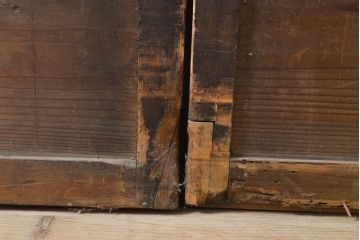 アンティーク建具　重厚な佇まいの格子板戸2枚セット(引き戸、建具)(R-055079)