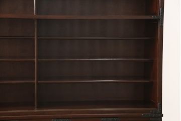 中古　美品　ケヤキ材　金具の意匠が繊細な民芸食器棚(定価約60万円)(水屋箪笥、収納棚、戸棚)(R-055083)