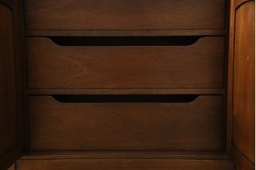 中古　美品　DREXEL HERITAGE(ドレクセルヘリテイジ)　クラシカルな佇まいが魅力的なキャビネット　(R-055087)