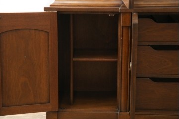 中古　美品　DREXEL HERITAGE(ドレクセルヘリテイジ)　クラシカルな佇まいが魅力的なキャビネット　(R-055087)