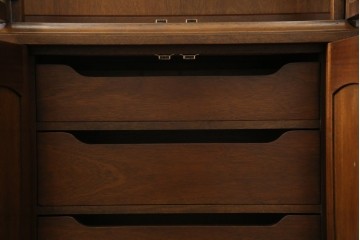 中古　美品　DREXEL HERITAGE(ドレクセルヘリテイジ)　クラシカルな佇まいが魅力的なキャビネット　(R-055087)