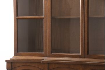 中古　美品　DREXEL HERITAGE(ドレクセルヘリテイジ)　クラシカルな佇まいが魅力的なキャビネット(チャイナキャビネット、ガラスケース、食器棚、飾り棚、戸棚)(R-055087)