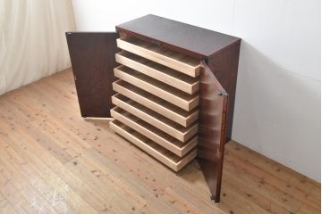 中古　美品　伝統民芸家具　岩谷堂箪笥　天板・脚付きリメイク　力強い木目が目を引く衣装盆付きサイドボード(引き出し、着物箪笥、衣装タンス、収納箪笥)(R-055112)