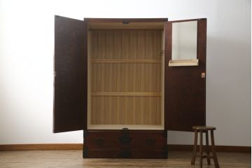 中古　岩谷堂箪笥　迫力ある木目と深みのある色合いが目を引く箪笥ワードローブ(洋服タンス、収納棚)(R-055115)