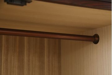 中古　岩谷堂箪笥　迫力ある木目と深みのある色合いが目を引く箪笥ワードローブ(洋服タンス、収納棚)(R-055115)