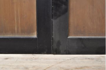 和製アンティーク　黒いお色が空間を引き締める杉材1枚板の板戸4枚セット(帯戸、引き戸、建具)(R-055124)