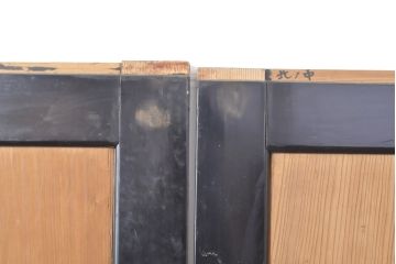 和製アンティーク　黒いお色が空間を引き締める杉材1枚板の板戸4枚セット(帯戸、引き戸、建具)(R-055124)