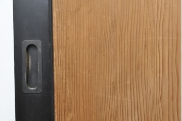 和製アンティーク　黒いお色が空間を引き締める杉材1枚板の板戸4枚セット(帯戸、引き戸、建具)(R-055124)