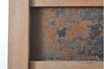 和製アンティーク　新潟産　総ケヤキ材一枚板(欅)・漆塗り　ぶ厚い!!立派な佇まいが存在感を際立たせる蔵戸1枚(引き戸、玄関戸、建具)(R-055126)