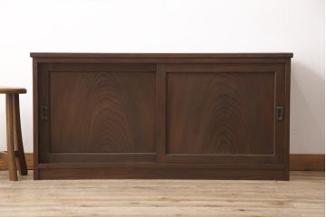 和製アンティーク　古建具リメイク　ケヤキの引き戸がいい味を出しているサイドボード(戸棚、収納棚、テレビ台、ローボード)(R-055134)