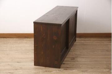 和製アンティーク　古建具リメイク　ケヤキの引き戸がいい味を出しているサイドボード(戸棚、収納棚、テレビ台、ローボード)(R-055134)