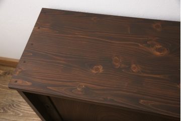 和製アンティーク　古建具リメイク　ケヤキの引き戸がいい味を出しているサイドボード(戸棚、収納棚、テレビ台、ローボード)(R-055134)