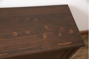 和製アンティーク　古建具リメイク　ケヤキの引き戸がいい味を出しているサイドボード(戸棚、収納棚、テレビ台、ローボード)(R-055134)