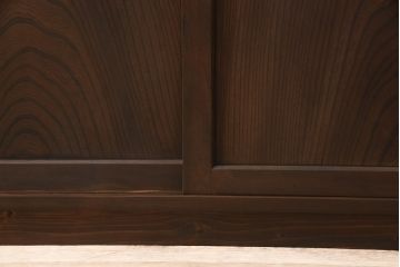 和製アンティーク　古建具リメイク　ケヤキの引き戸がいい味を出しているサイドボード(戸棚、収納棚、テレビ台、ローボード)(R-055134)