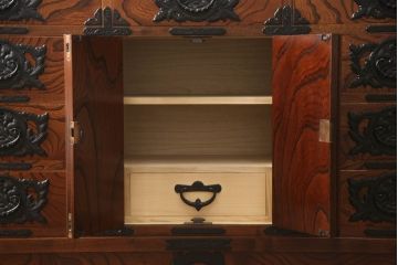 中古　美品　岩谷堂箪笥　迫力ある杢目が印象的なサイドボード(引き出し、チェスト、和たんす)(R-055139)