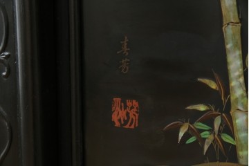 和製アンティーク　唐木　繊細な漆絵が美しい飾り棚　(R-055142)