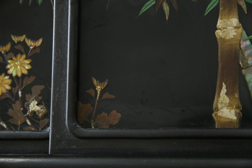 和製アンティーク　唐木　繊細な漆絵が美しい飾り棚　(R-055142)