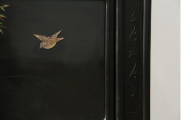 和製アンティーク　唐木　繊細な漆絵が美しい飾り棚　(R-055142)