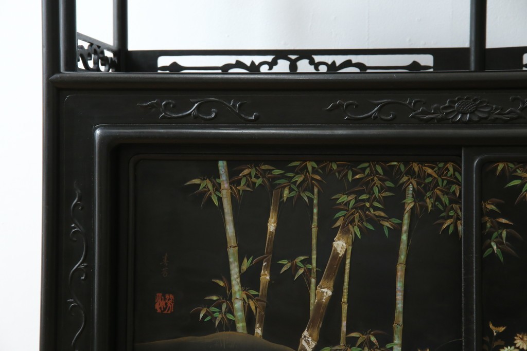 和製アンティーク　唐木　繊細な漆絵が美しい飾り棚　(R-055142)