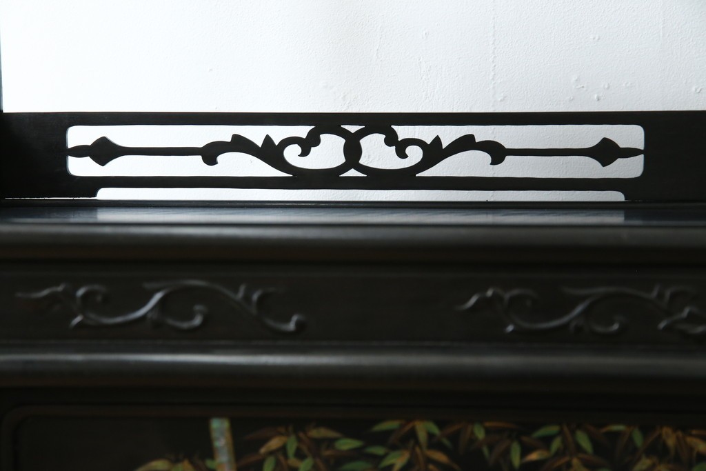 和製アンティーク　唐木　繊細な漆絵が美しい飾り棚　(R-055142)