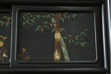 和製アンティーク　唐木　繊細な漆絵が美しい飾り棚　(R-055142)