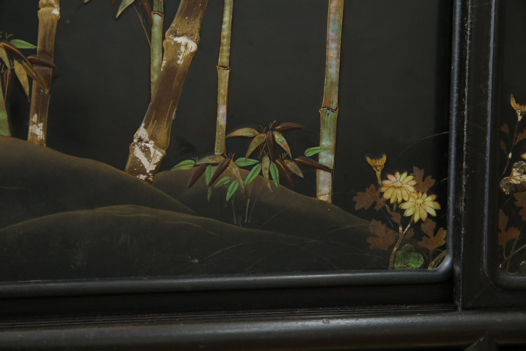 和製アンティーク　唐木　繊細な漆絵が美しい飾り棚　(R-055142)