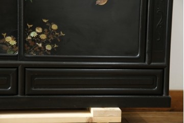 和製アンティーク　唐木　繊細な漆絵が美しい飾り棚　(R-055142)