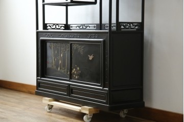 和製アンティーク　唐木　繊細な漆絵が美しい飾り棚　(R-055142)