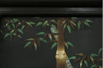 和製アンティーク　唐木　繊細な漆絵が美しい飾り棚　(R-055142)