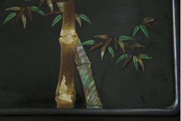 和製アンティーク　唐木　繊細な漆絵が美しい飾り棚　(R-055142)