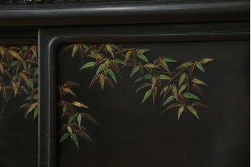 和製アンティーク　唐木　繊細な漆絵が美しい飾り棚　(R-055142)