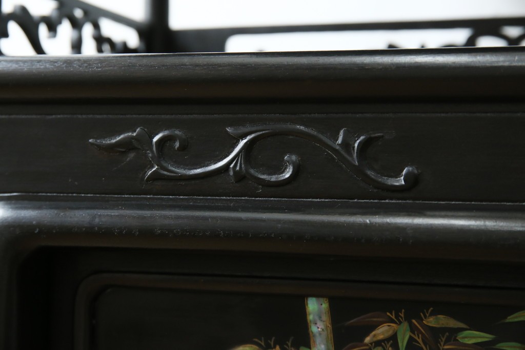 和製アンティーク　唐木　繊細な漆絵が美しい飾り棚　(R-055142)