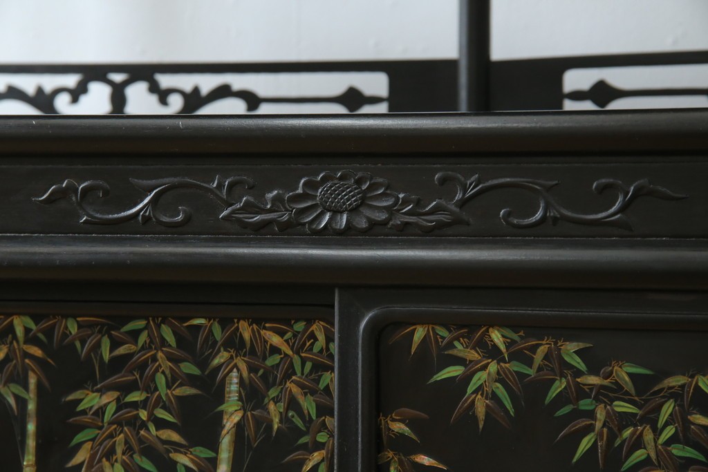 和製アンティーク　唐木　繊細な漆絵が美しい飾り棚　(R-055142)