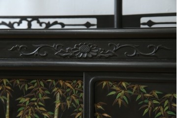 和製アンティーク　唐木　繊細な漆絵が美しい飾り棚　(R-055142)