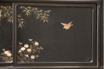 和製アンティーク　唐木　繊細な漆絵が美しい飾り棚(戸棚、収納棚、茶棚)(R-055142)