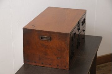 和製アンティーク　明治期　酒田産　総ケヤキ材　凝ったつくりの引手が重厚感を高める知工箪笥(船箪笥、帳場箪笥、時代箪笥、小物収納、卓上収納、引き出し、チェスト)(R-055144)