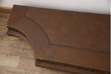 スペインビンテージ　本革　飾るものをより素敵に魅せてくれる飾り台(台座、展示台、飾り棚、ディスプレイ台、ヴィンテージ)(R-055148)