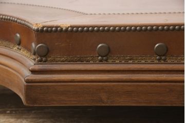 スペインビンテージ　本革　飾るものをより素敵に魅せてくれる飾り台(台座、展示台、飾り棚、ディスプレイ台、ヴィンテージ)(R-055148)