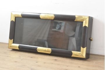 和製アンティーク　コレクションのディスプレイにおすすめ!ゴールドの装飾がアクセントになる壁掛けガラスケース(ショーケース、陳列ケース)(R-055159)