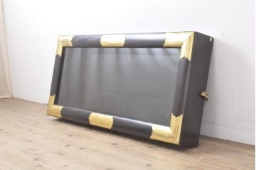 和製アンティーク　コレクションのディスプレイにおすすめ!ゴールドの装飾がアクセントになる壁掛けガラスケース(ショーケース、陳列ケース)(R-055159)