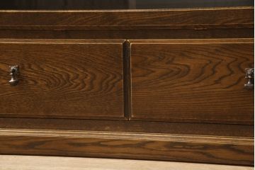 中古　美品　秋山木工(職人堅木)　上品なデザインの取っ手が魅力的なテレビ台(テレビボード、リビングボード、サイドボード、ローボード)(R-055160)