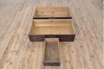 アンティーク家具　明治大正期　前面栗材　巾着と打ち出の小槌、宝尽くしの金具が魅力的な米沢箪笥(ローチェスト、ローボード、衣装箪笥、収納箪笥、引き出し)(R-055162)